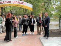 У Сумах відкрили пам’ятник медикам, які загинули під час атаки на лікарню Святого Пантелеймона