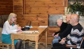 Пенсійний фонд Сумщини наближає послуги до громадян: ліквідатори аварії на ЧАЕС отримали допомогу безпосередньо в лікарні